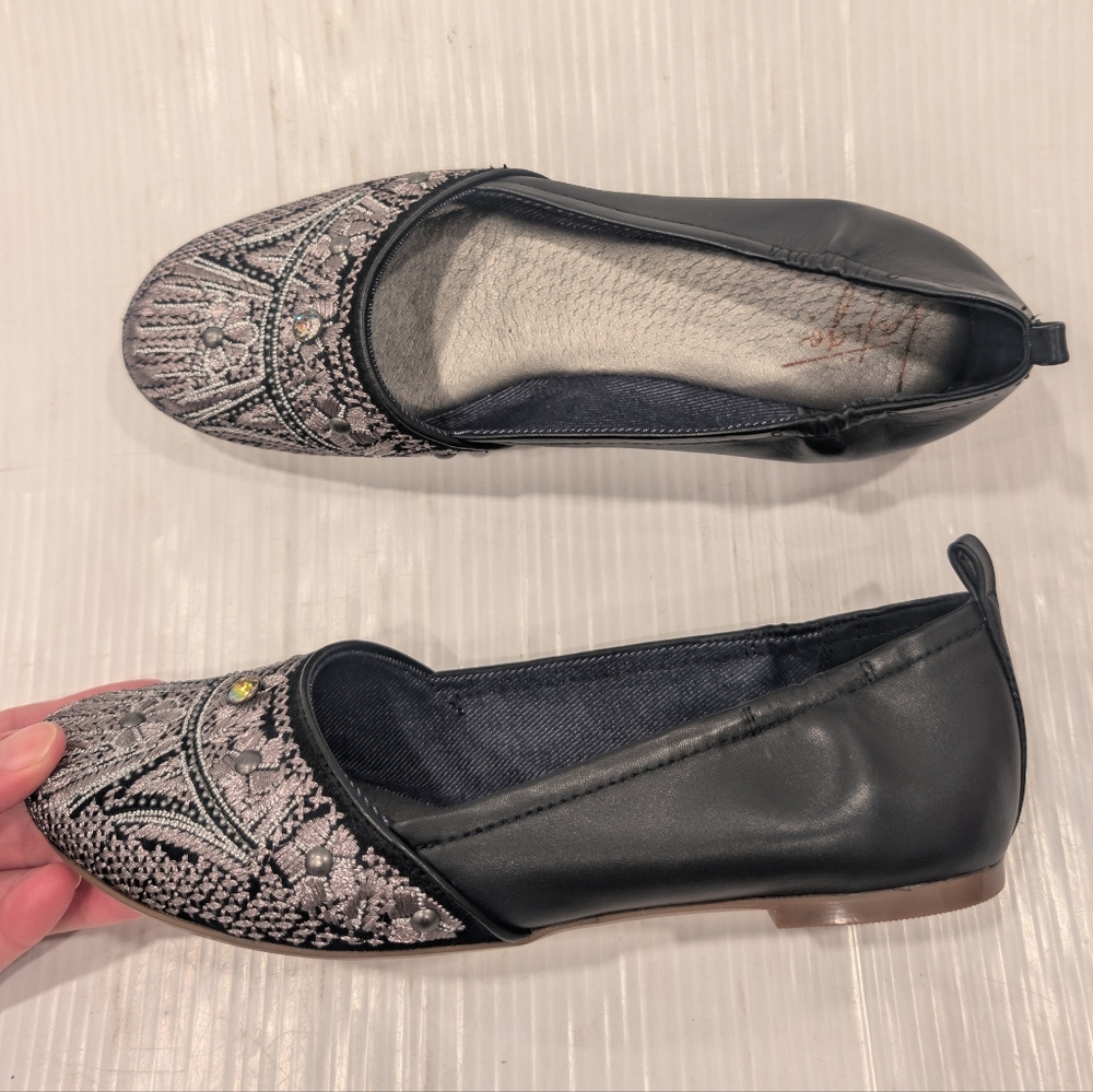 LATIGO Genvieve Women's Embroidered Jeweled Black Leather Flats Size 8.5 - Picture 4 of 11